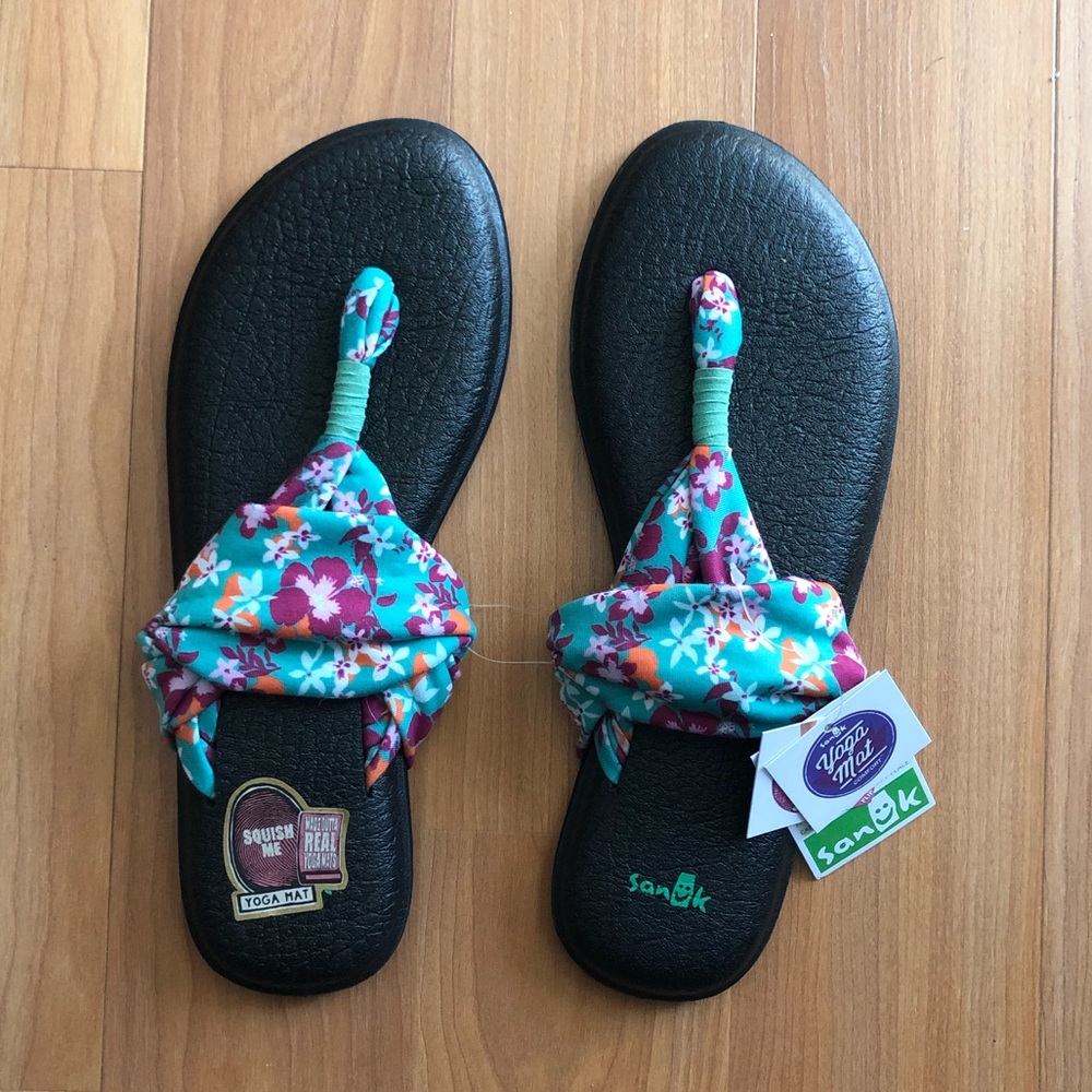 Sanuk women’s yoga mat flip flops